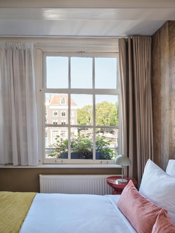 Small Double Room with Canal View image 4