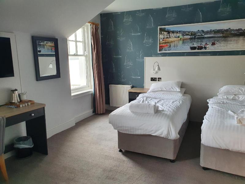 Superior Twin Room with Sea View image 4