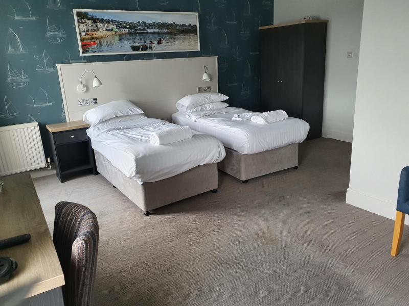 Superior Twin Room with Sea View image 1