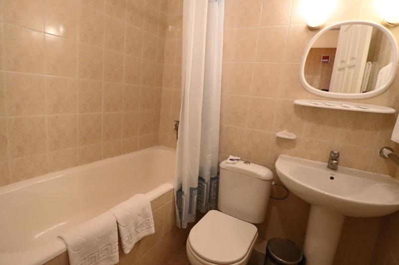 Economy Double Room image 3