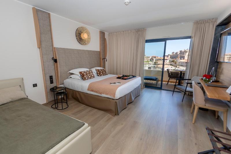 Superior Double Room image 1