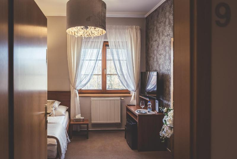 Single Room with Private Bathroom image 1