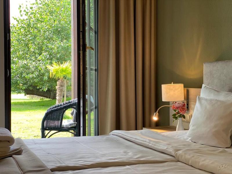 Double Room with Terrace image 3