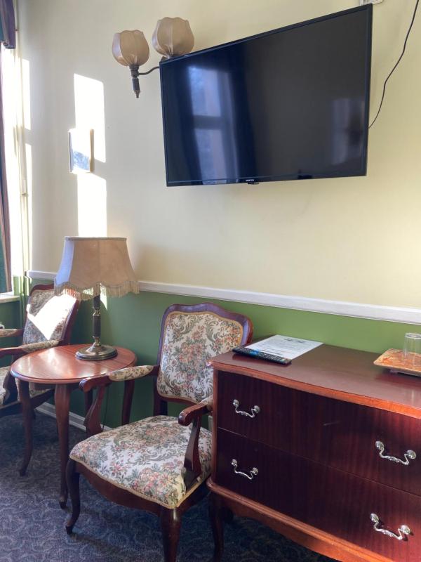 Double or Twin Room image 3