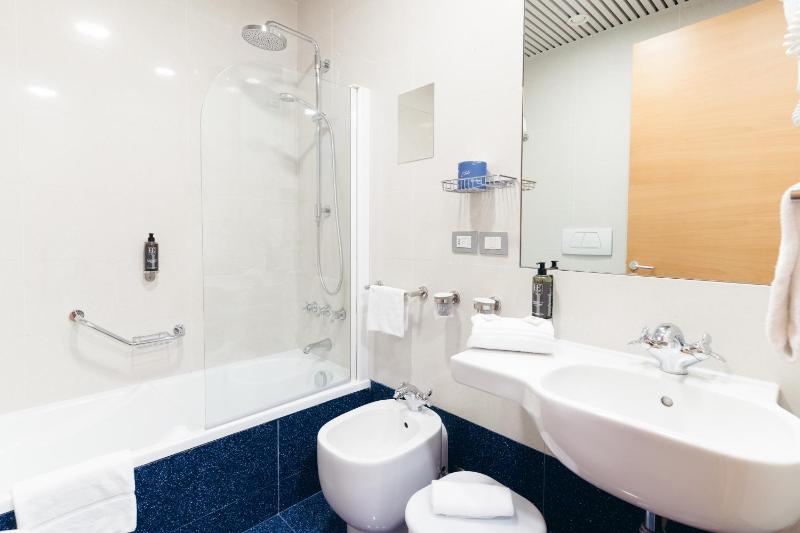 Standard Single Room image 4