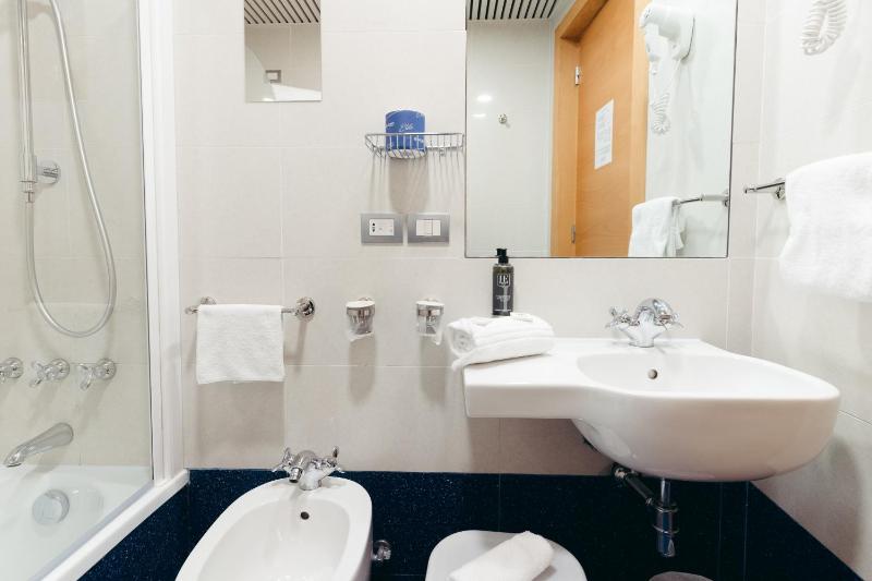 Standard Single Room image 2