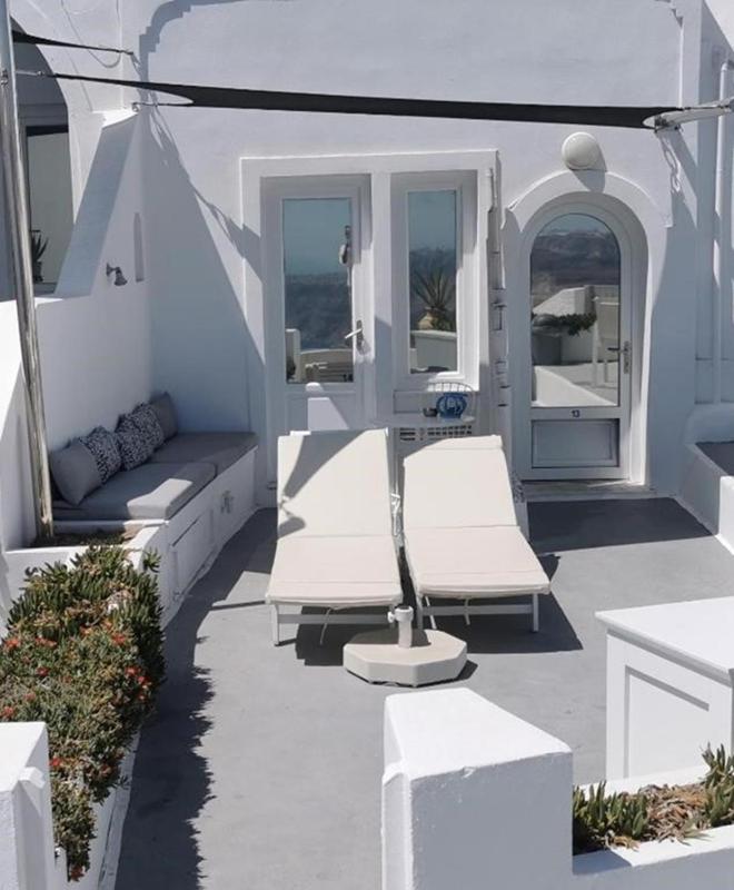 Cave two bedroom apartment with hot tub image 4