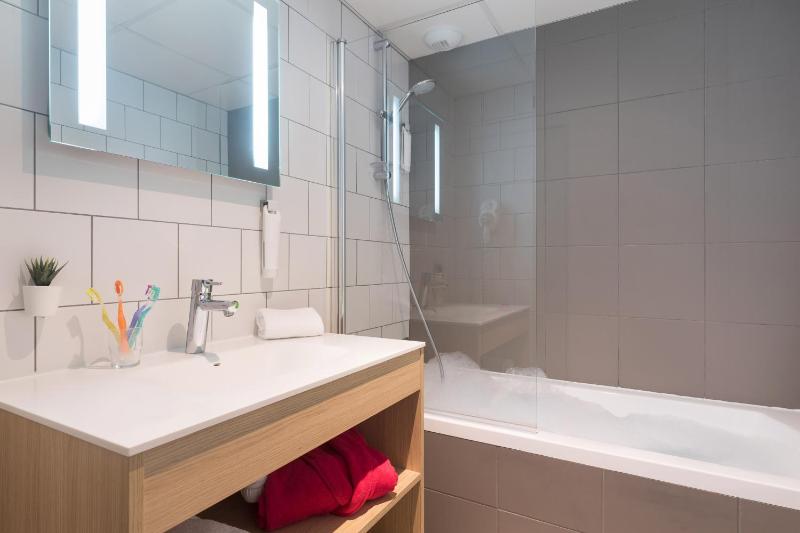 Quadruple Room image 2