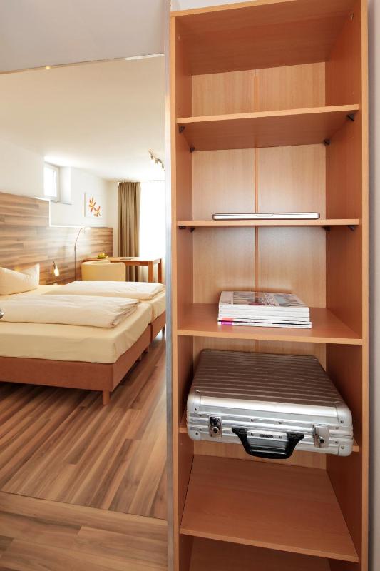 Deluxe Double Room image 3