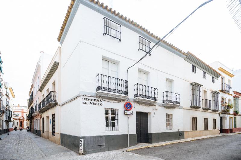 Independent Beautiful House Seville City center PP - image 1