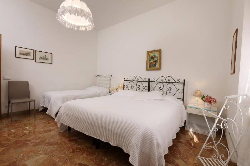 Triple Room image 3