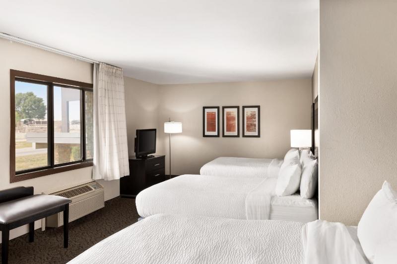 Standard Triple Room image 2