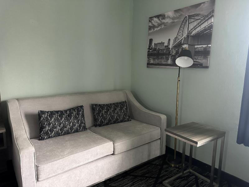 King Room - Non-Smoking image 2