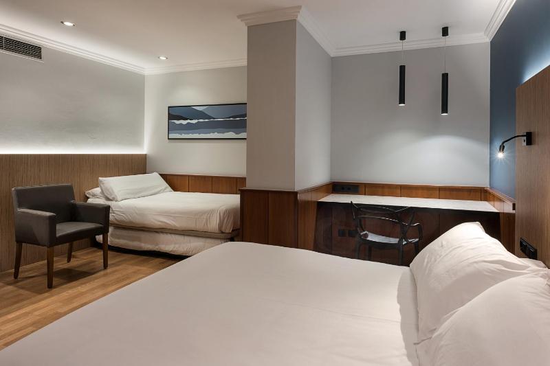 Standard Triple Room with Parking Included image 2