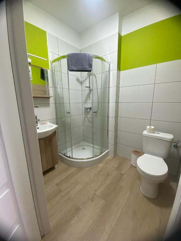Single Room with Private Bathroom image 4