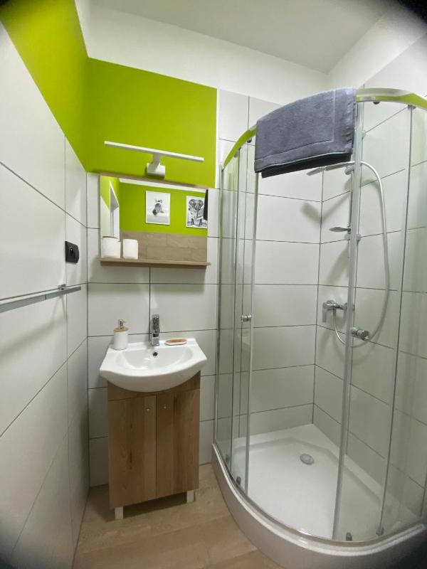 Single Room with Private Bathroom image 2