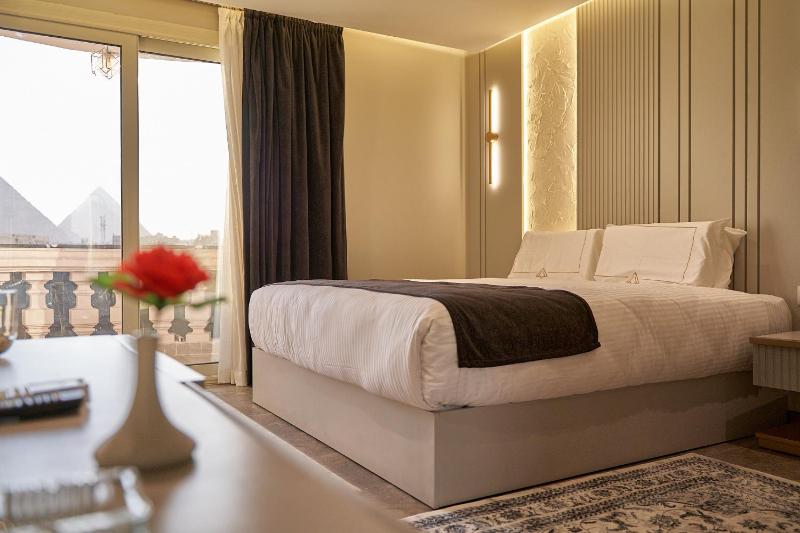 Deluxe Double Room with Balcony image 3