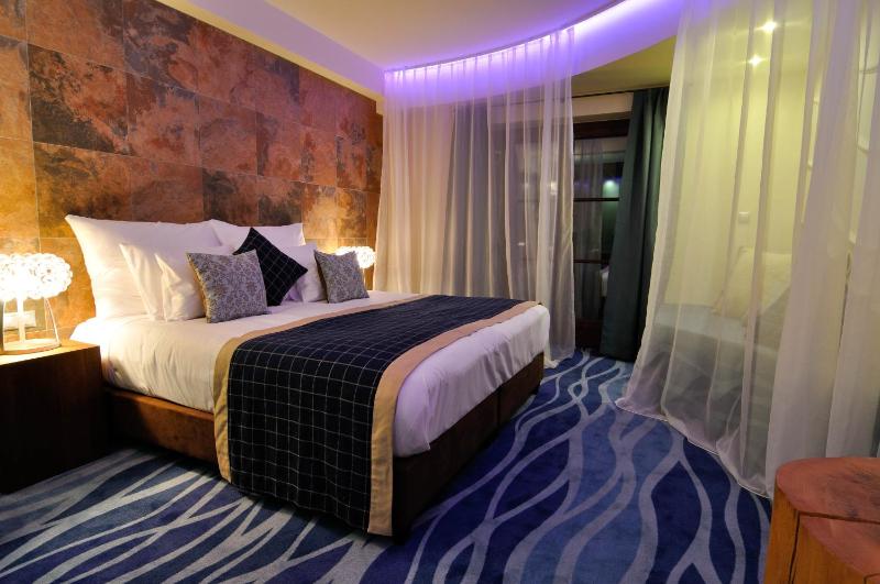 Superior Double Room image 3