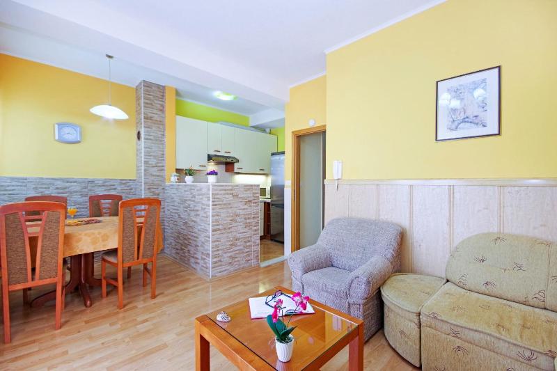Apartments Vesna - image 12