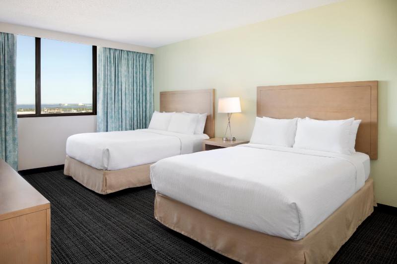 Two Queen Room with Bay/Sunset View image 3