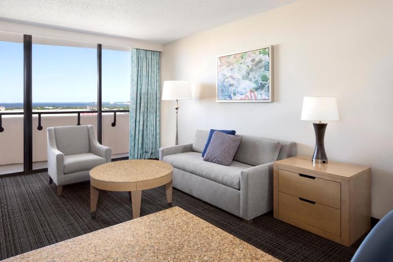 Two Queen Room with Bay/Sunset View image 4