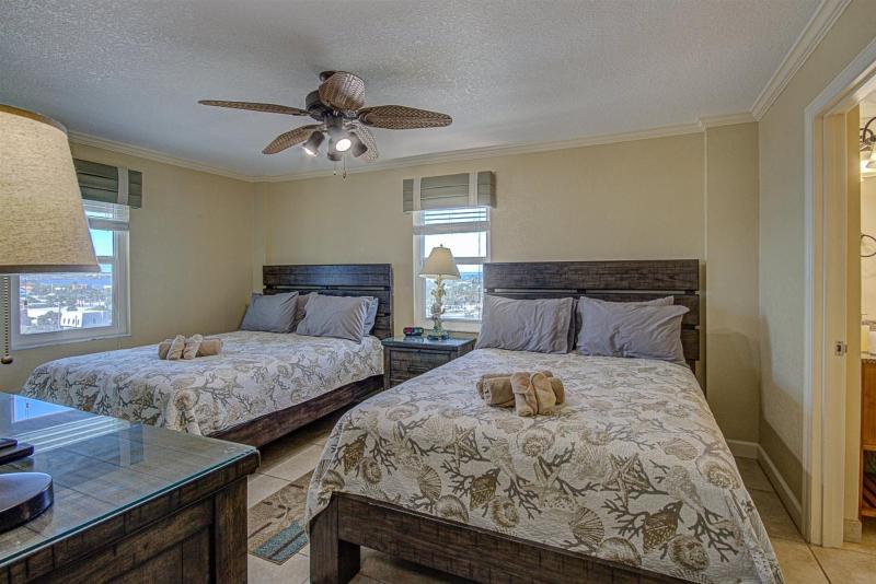 White Surf 701 - image 23