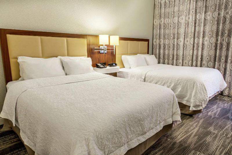 Room with Two Queen Beds - Non-Smoking image 2