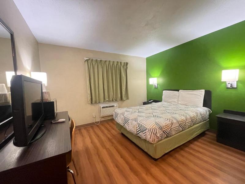 Queen Room image 1