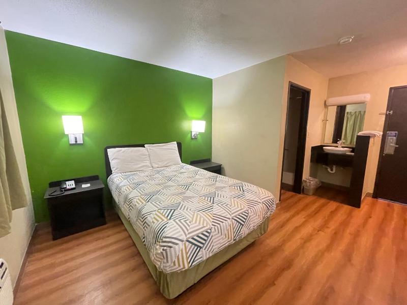 Double Room image 3