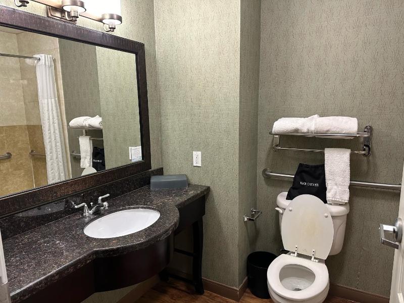 Queen Room with Two Queen Beds - Mobility Access/Non-Smoking image 2