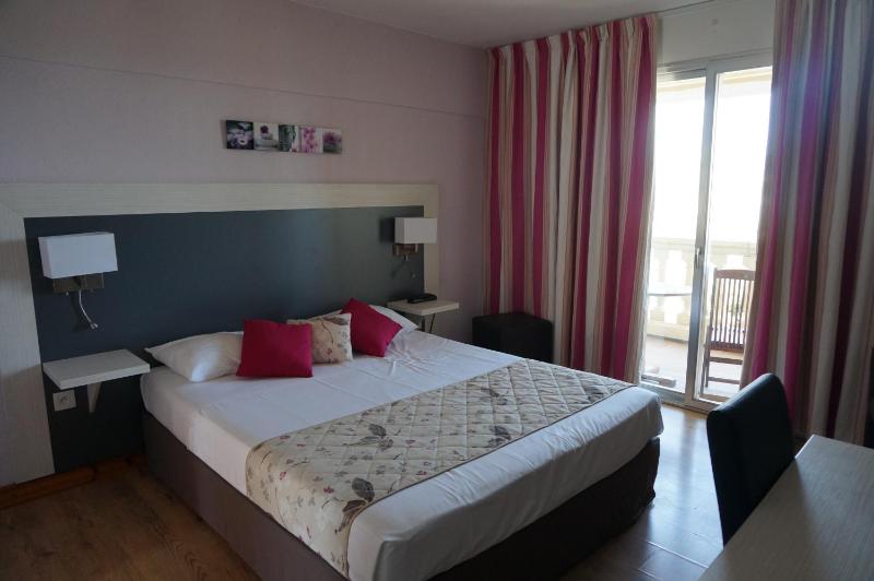 Superior Triple Room image 1