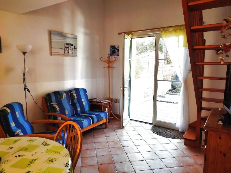 Maison avec piscine chauffee a 500m de la plage et proche foret - Terrasse velos inclus - FR-1-652-3 - image 16