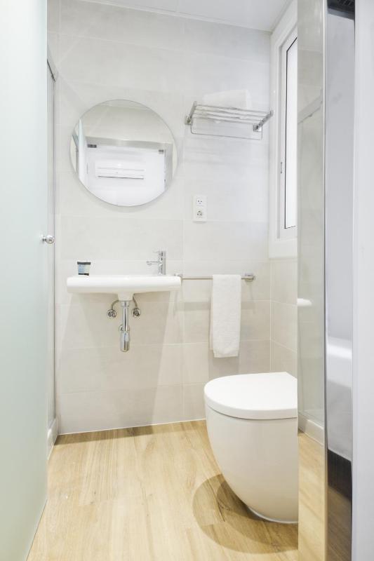 Single Room image 2