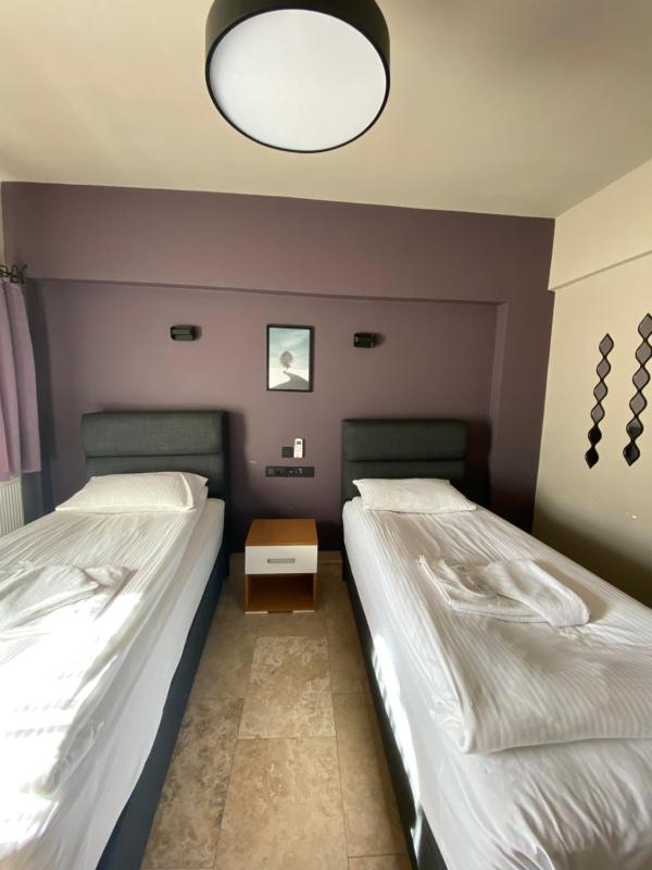 Twin Room with City View image 1