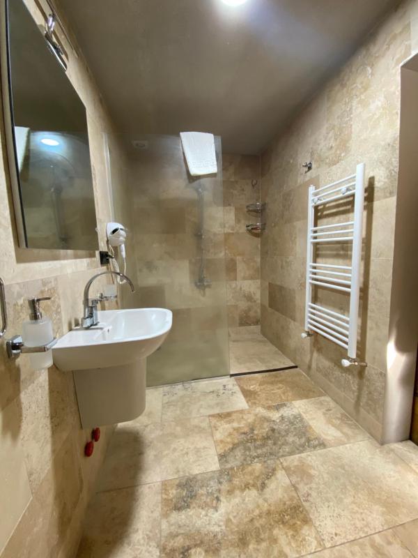 Double Room with Balcony image 3