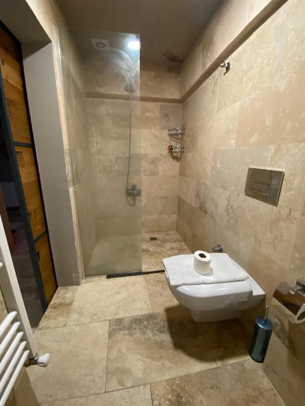 Twin Room with City View image 4