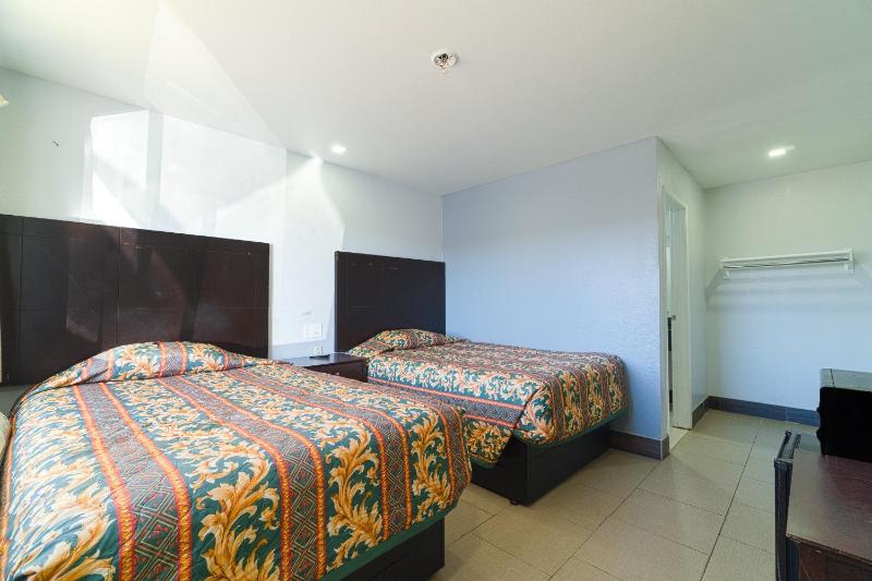 2 Full Beds Non-Smoking image 1