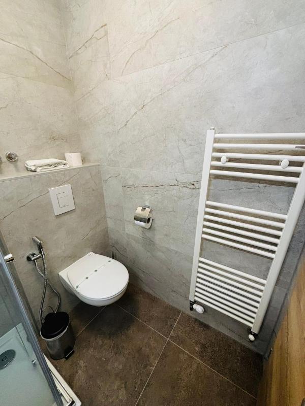 Double Room image 3