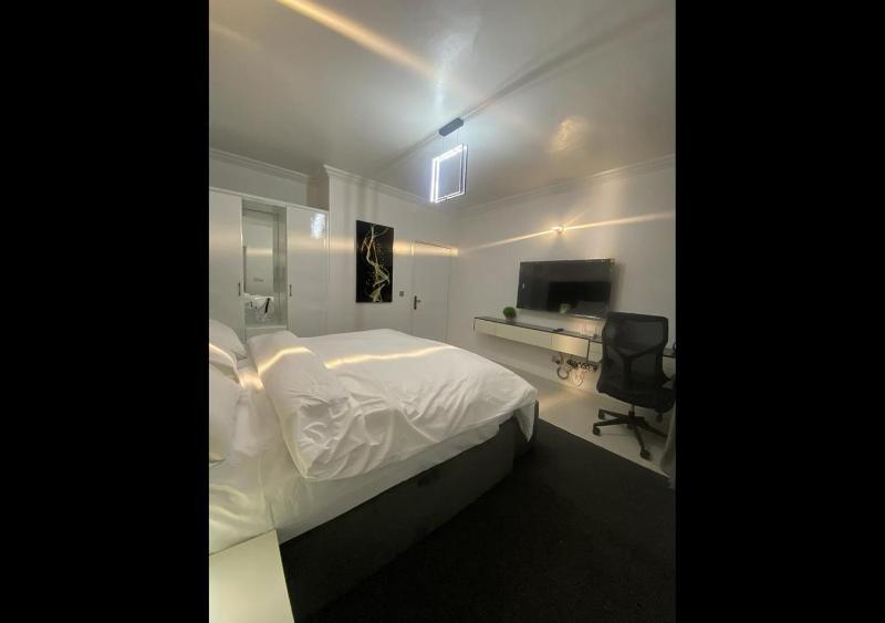 Exquisite Lekki Phase1 Apartment - image 7