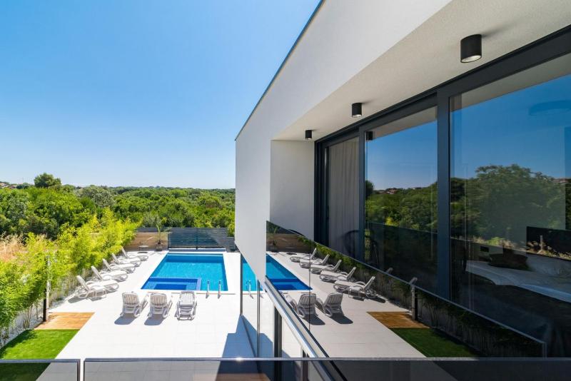 Villa Miaa newly built modern villa in Medulin for 9 people with heated swimming pool & jacuzzi - image 7