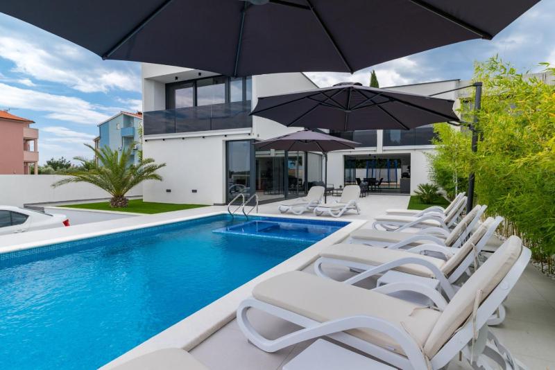 Villa Miaa newly built modern villa in Medulin for 9 people with heated swimming pool & jacuzzi - image 33