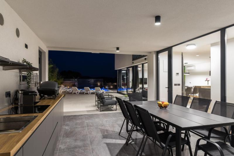 Villa Miaa newly built modern villa in Medulin for 9 people with heated swimming pool & jacuzzi - image 32