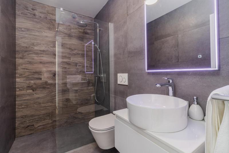 Villa Miaa newly built modern villa in Medulin for 9 people with heated swimming pool & jacuzzi - image 20