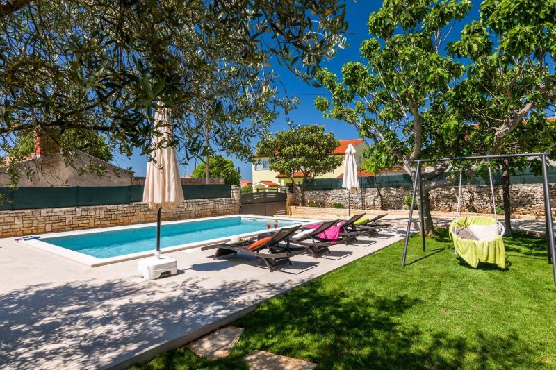 Villa Pietra for 6 people near Fažana with sea view - children playground & pet friendly - image 6