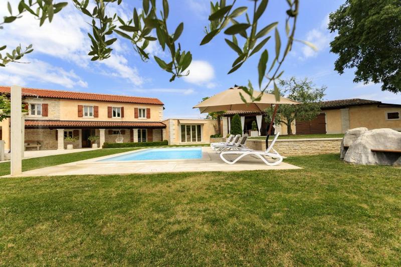 Three-Bedroom Villa image 4