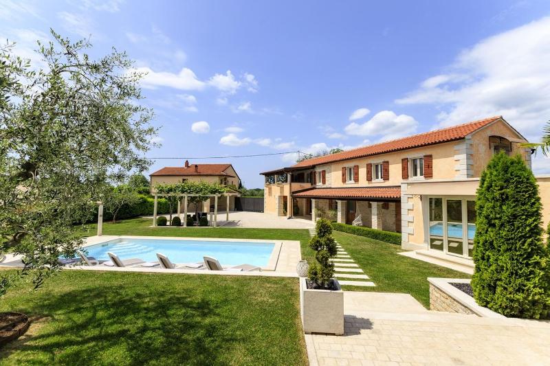 Three-Bedroom Villa image 3