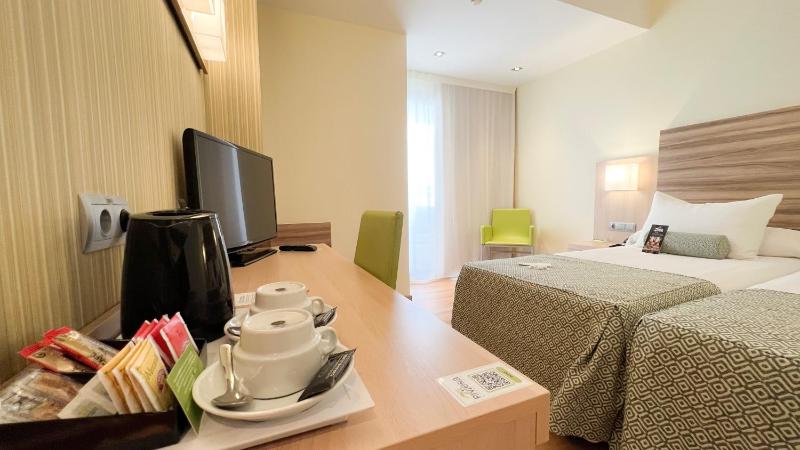 Single Room with Balcony image 4