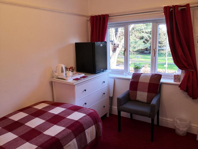 Single Room with Private External Bathroom image 2