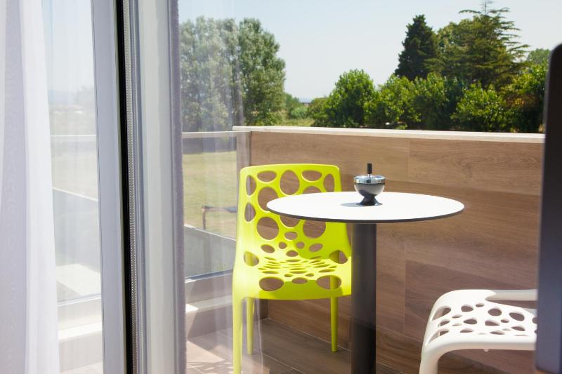 Deluxe Double Room (2 Adults + 1 Child) image 2