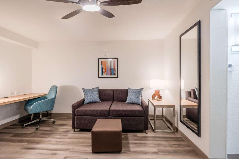 King Suite with Sofa Bed image 3